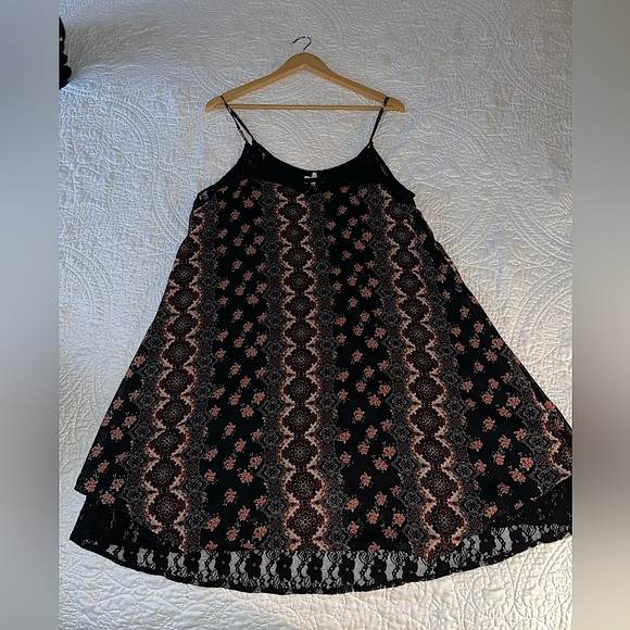 NEW! Black/Pattern Dress - Picture 3 of 7